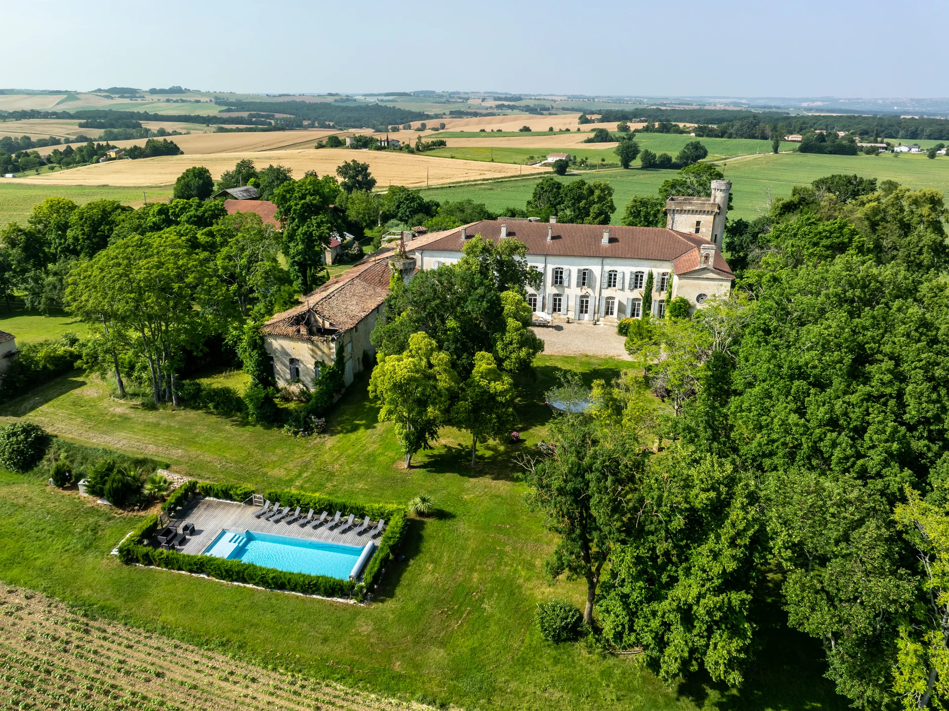 Château de Goas, its grounds and swimming pool from above