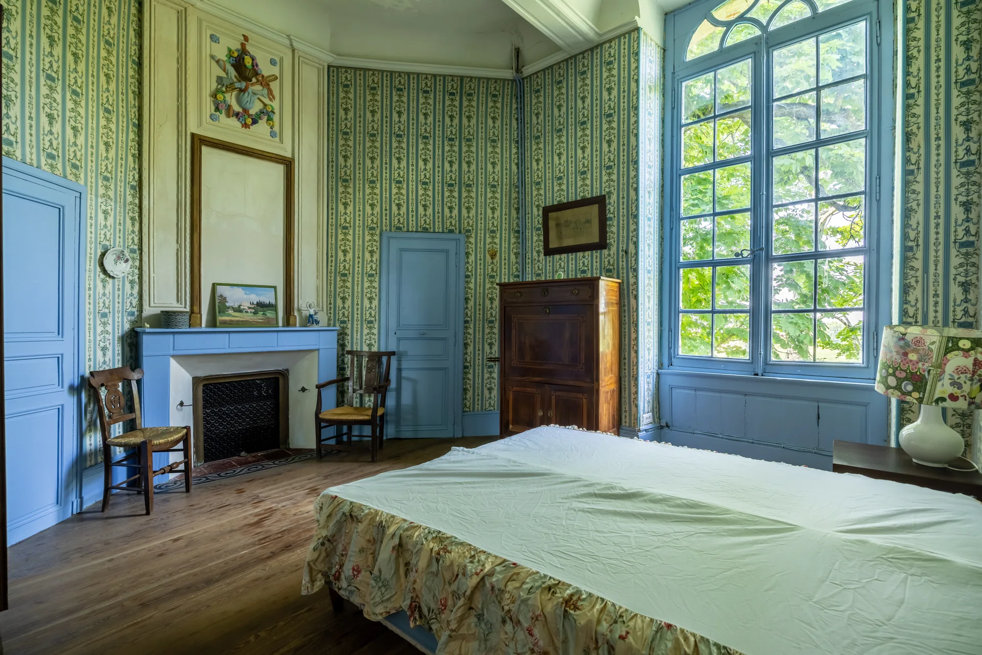 Iris 2, the second connecting bedroom